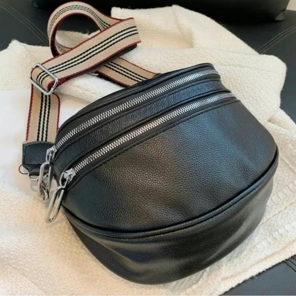 Black crossbody purse with guitar strap. Only wore once. Excellent condition!